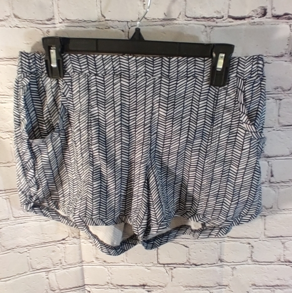 Athleta Pants - Athleta Tropic Stellar Navy Shorts Med